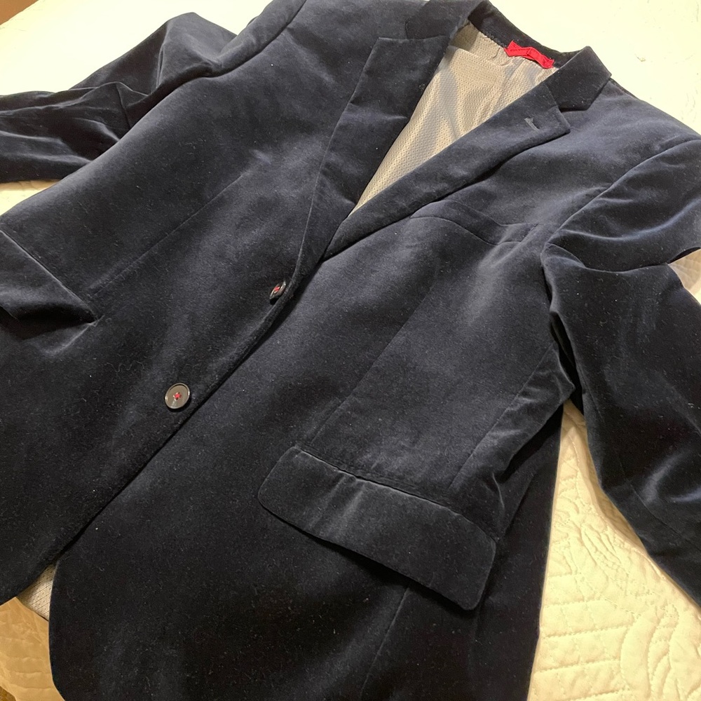 Navy velvet 40S Alfani blazer with red accents